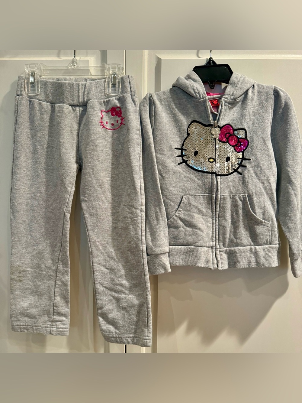 Hello Kitty Light Gray Sequin Face Hoodie & Pant Set with Pink Bow - Size 4T